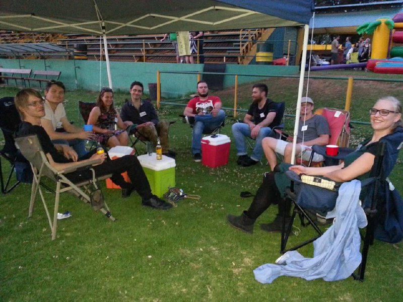 10-Jaar Reünie 2016 — Waggies kuier op die rugbyveld